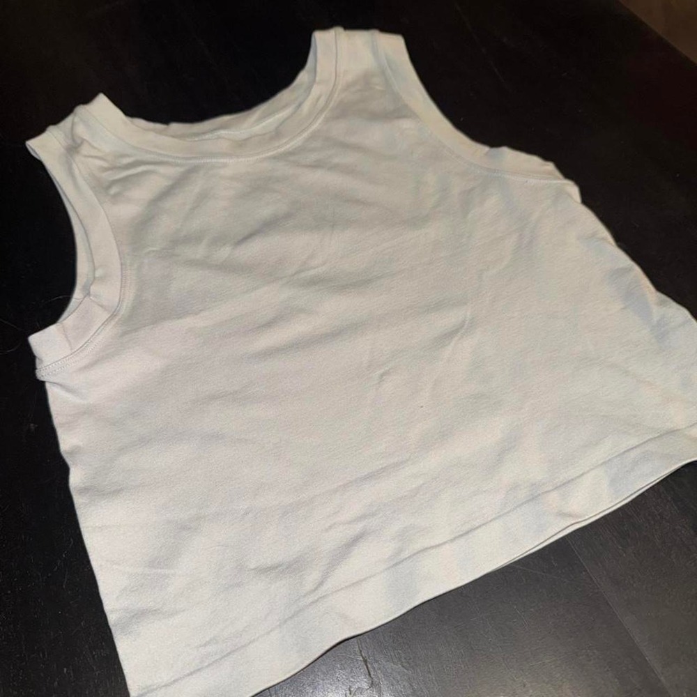 White crop top - Picture 2 of 4